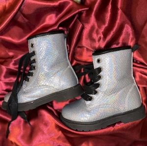 Girls Sparkle Shiny Boots, Brand Adrienne Vittanini Bambini Silver Size 9 Kids